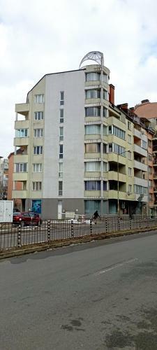 Small Luxury Apartment In A Top Location In Mladost 1a