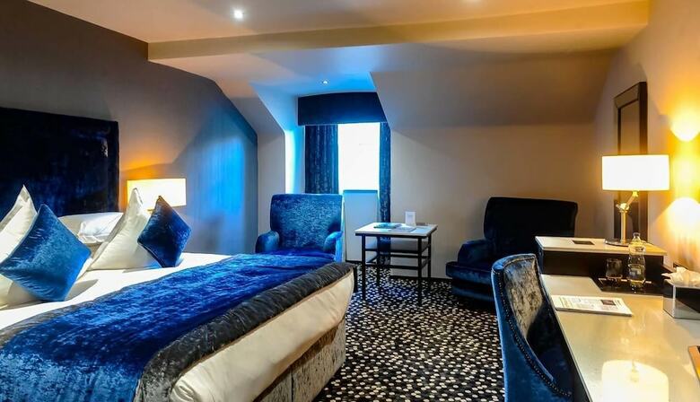 Hotel Ten Square