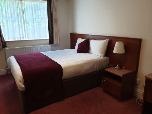 Ivanhoe Inn And Hotel