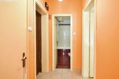 Spacious Apartment At Central Location - Karavelov