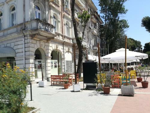 Zhakler - Top Center Apartment Opposite Starbucks