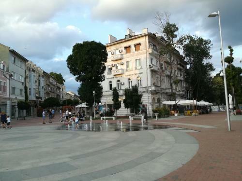 Zhakler - Top Center Apartment Opposite Starbucks