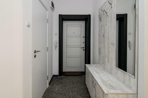 Zhakler - Top Center Apartment Opposite Starbucks