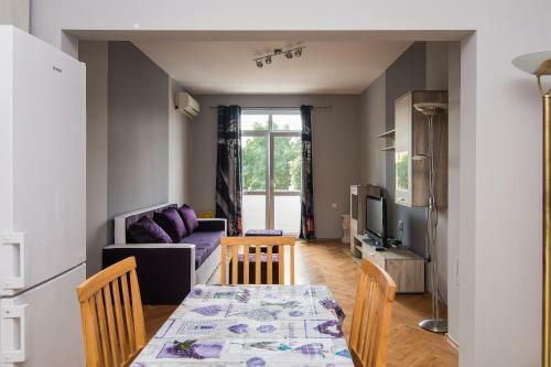 Zhakler - Top Center Apartment Opposite Starbucks