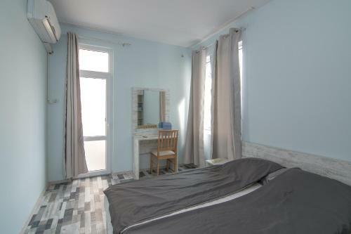 Zhakler - Top Center Apartment Opposite Starbucks