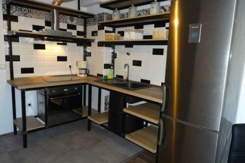 Deluxe Industrial Apartment Close To The Beach