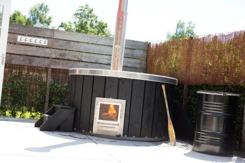 de Koolmees With Hot Tub & Sauna