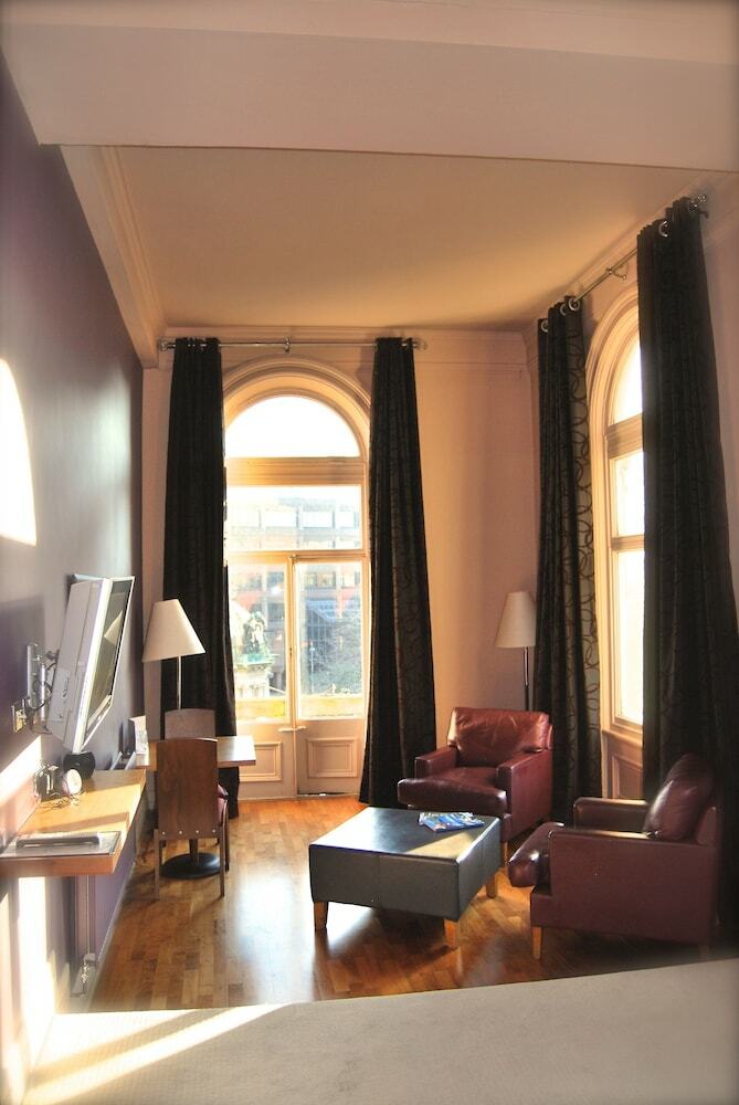 Hotel 62 Castle St