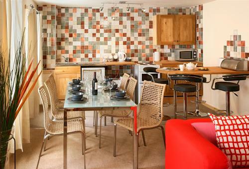 Hostal Discovery Accommodation