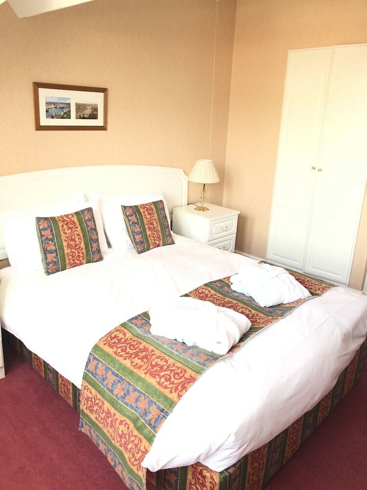 Saxonville Hotel