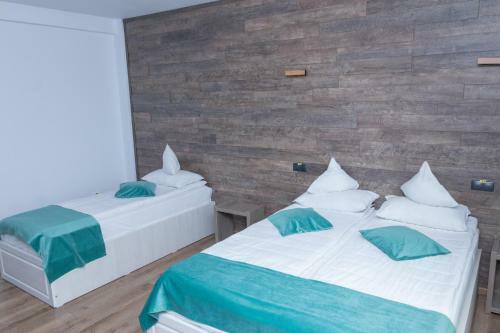 Hostal Sim House