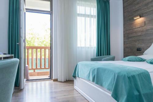 Hostal Sim House