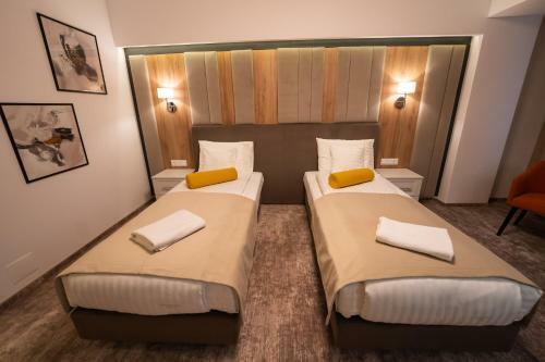 Hotel River