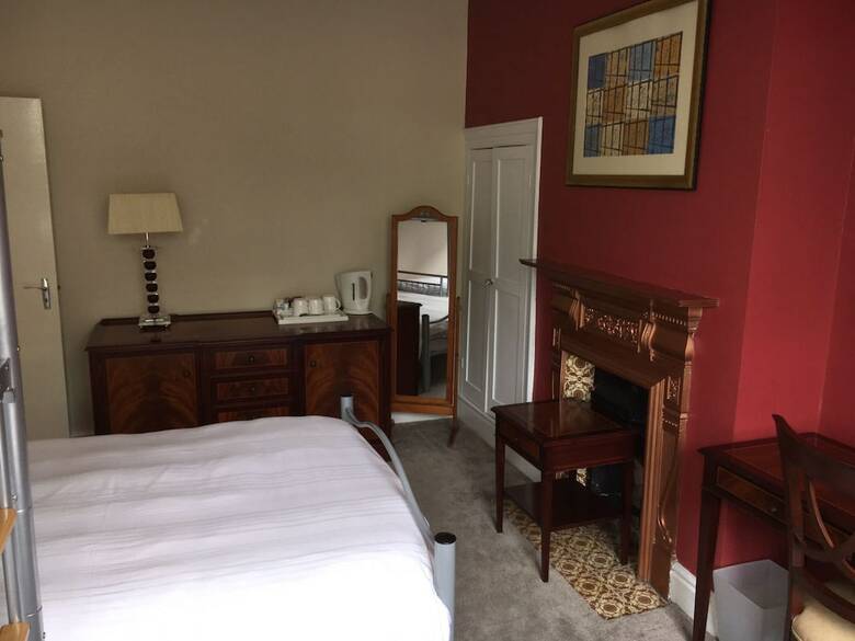 Hostal Shearwater