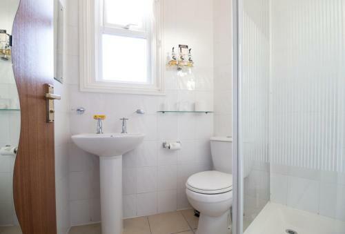 Hostal Mont Millais