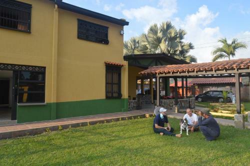 Finca La Caba�ita Los Boh�os Con Piscina