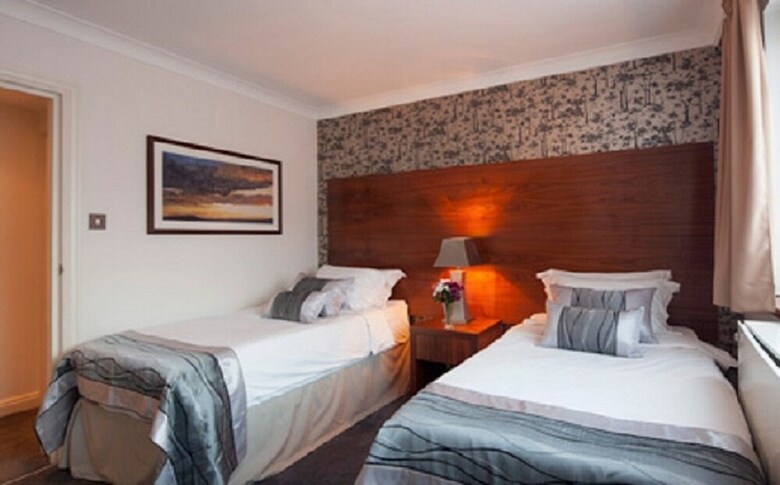 The New London Carlton Hotel