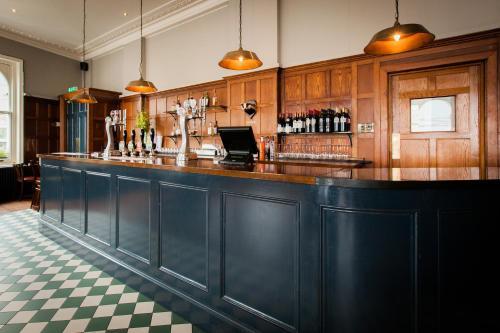 Posada Hand & Flower