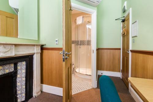 Hostal Gower House Hotel