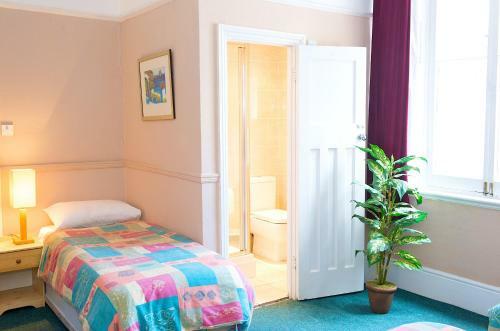 Hostal Curzon House Hotel