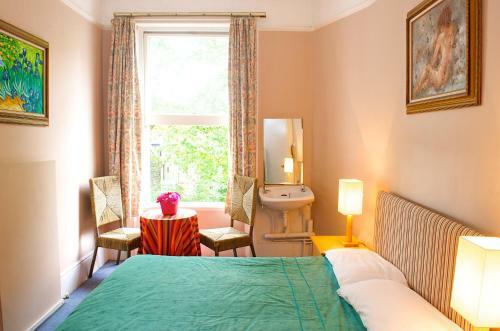 Hostal Curzon House Hotel
