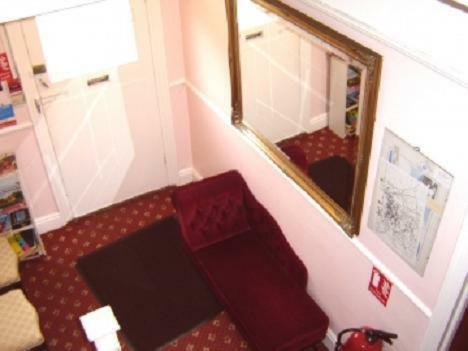 Hostal Alpha Milton Guest House