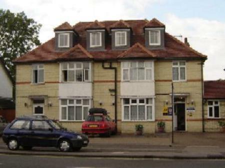 Hostal Alpha Milton Guest House