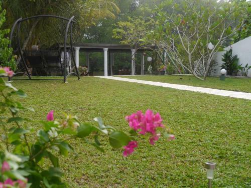 Bed & Breakfast Villa Layanga - Riverside Guestrooms