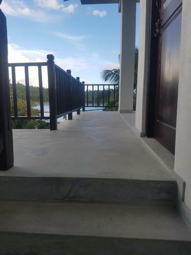 Hotel Waves Hiri