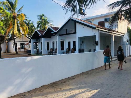 Hostal Sam's Hut Arugambay