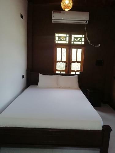 Hotel Tandoori Hut Inn Arugambay