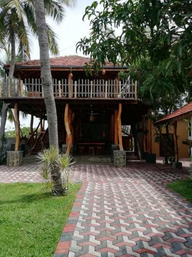 Hotel Tandoori Hut Inn Arugambay