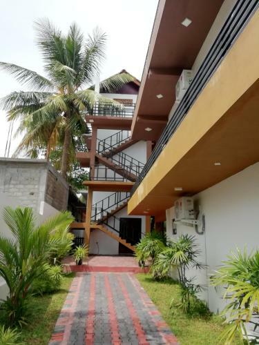 Hotel Tandoori Hut Inn Arugambay