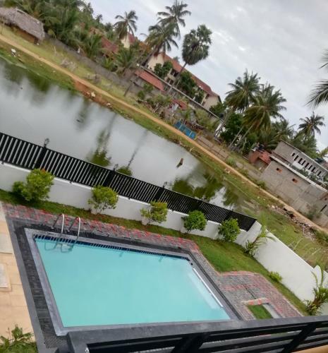 Hotel Tandoori Hut Inn Arugambay