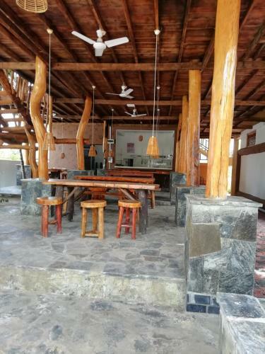 Hotel Tandoori Hut Inn Arugambay