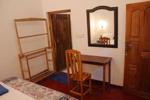 Sandy Bay Hotel Arugambay