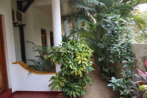 Sandy Bay Hotel Arugambay