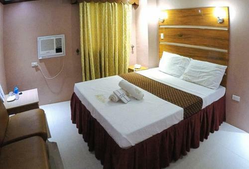 Reddoorz Plus @ Taj Hotel Tuguegarao