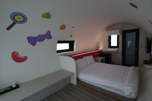 Qian Qian Riverside B&B
