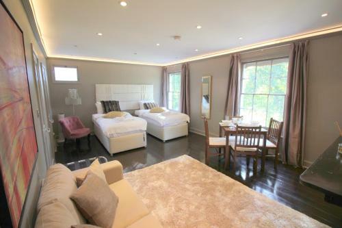 Regency House Apartments