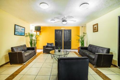 Oyo Hotel Bugambilia