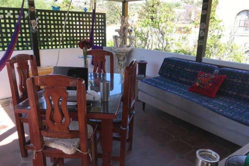 Hostal Casa Chuparrosa House