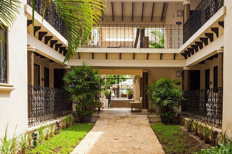 Nina Hotel & Beach Club