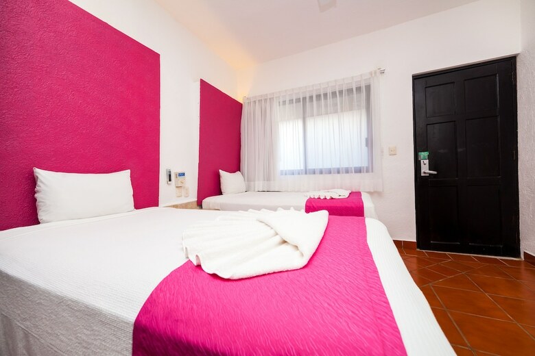 Nina Hotel & Beach Club