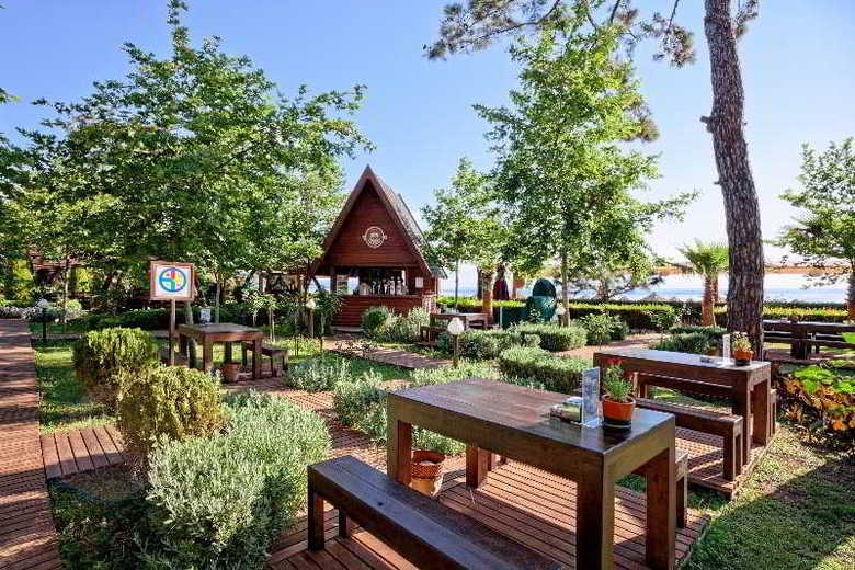 Hotel Amara Wing Resort