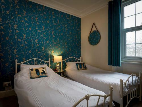 Hostal Channel View Guest House