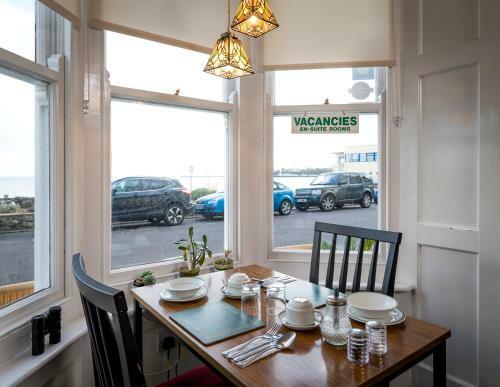 Hostal Channel View Guest House