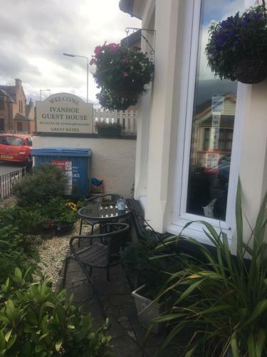 Hostal Ivanhoe Guest House