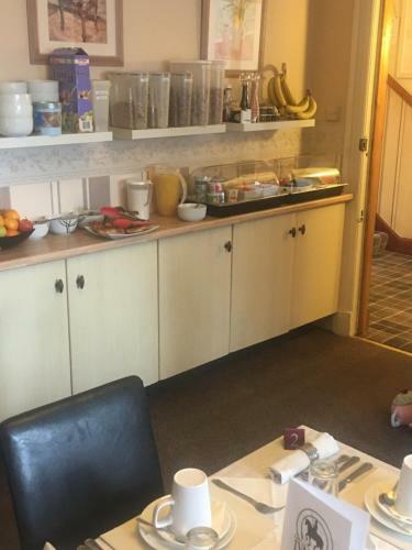 Hostal Ivanhoe Guest House