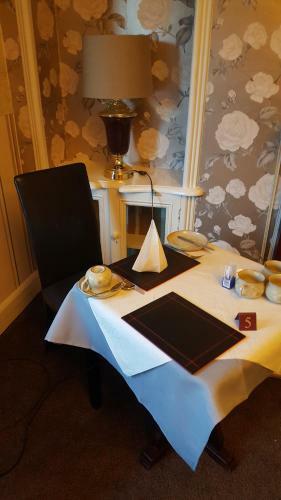 Hostal Ivanhoe Guest House